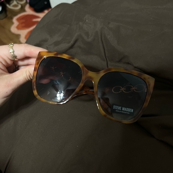 STEVE MADDEN sunglasses - Picture 8 of 11